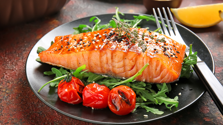 salmon with tomatoes and greens 