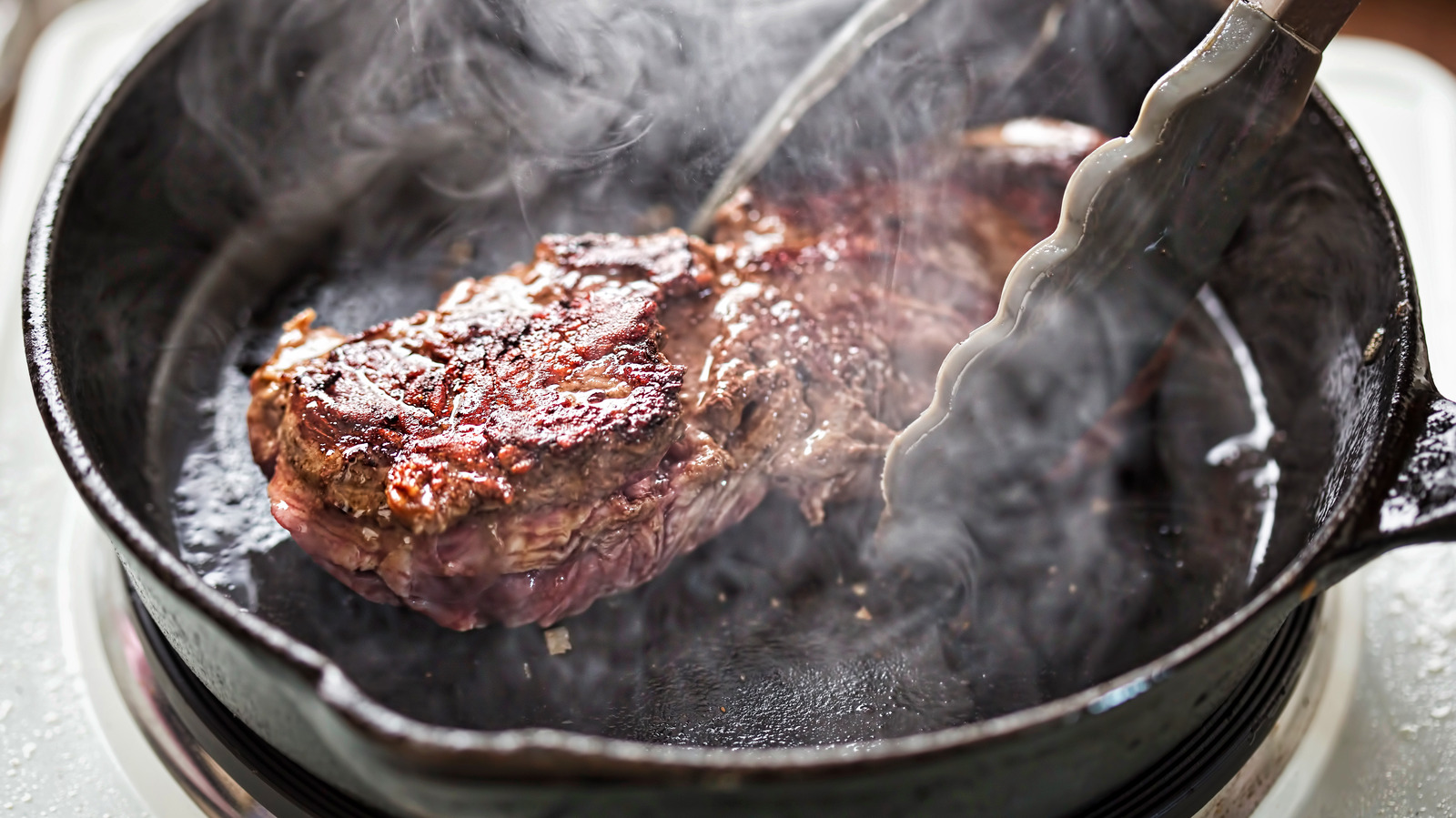 https://www.tastingtable.com/img/gallery/is-it-possible-to-over-season-a-cast-iron-pan/l-intro-1652208135.jpg