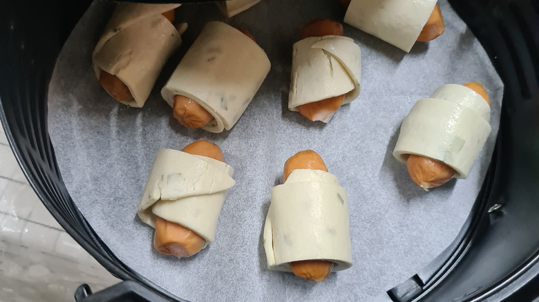 Sausage rolls in air fryer