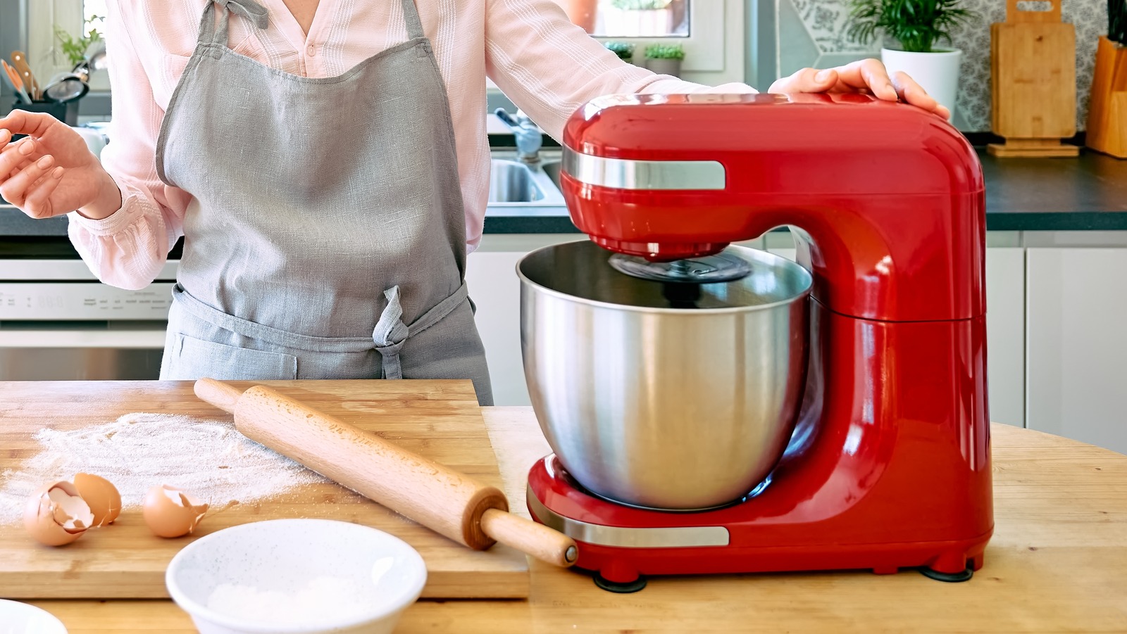 Hand vs. Stand Mixer: Better Investment