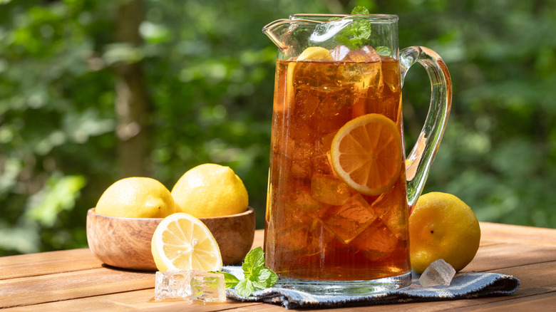 a pitcher of Southern sweet tea with lemons