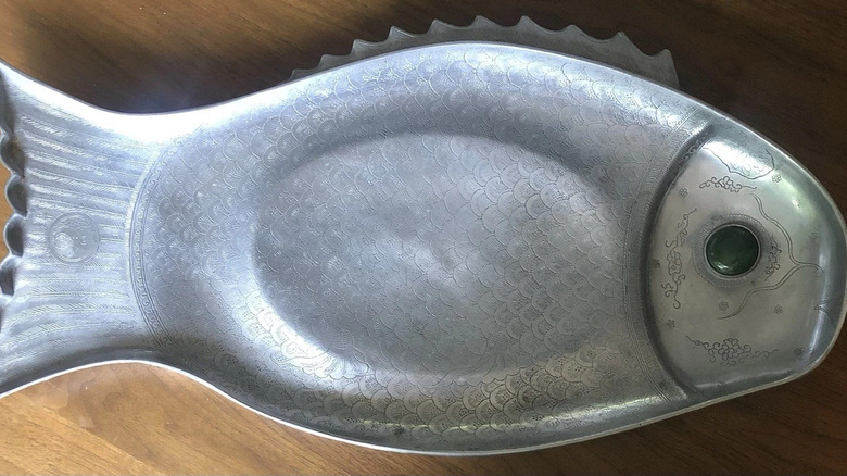 A 1975 Arthur Court Fish Platter
