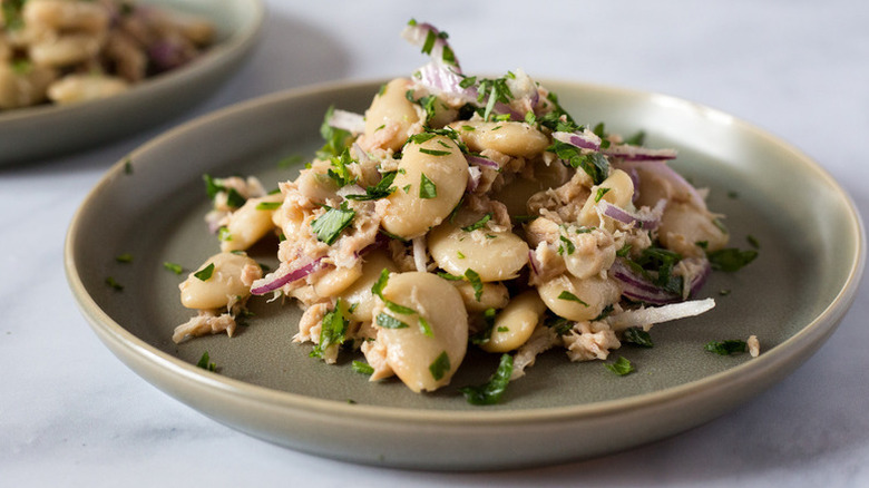 Tuna and white bean salad on a gray plate