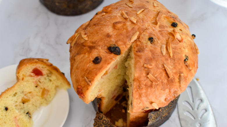 panettone on a plate 