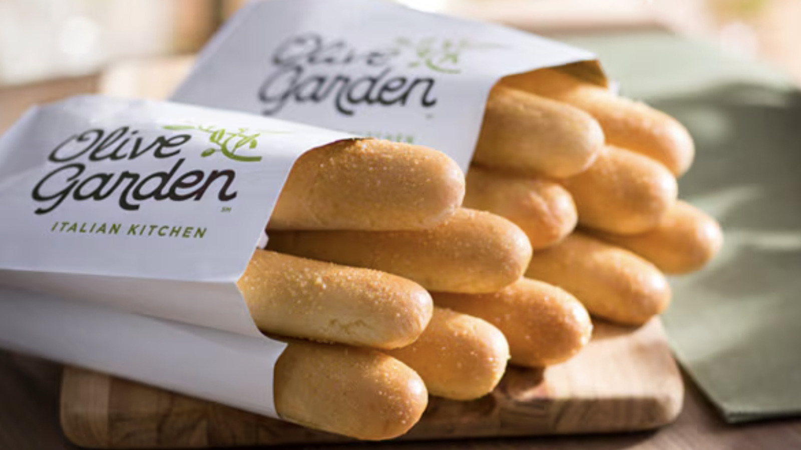 It's A Mistake To Only Dine At Olive Garden For Dinner. Here's Why - Tasting Table