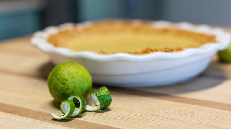 Key lime fruit with pie