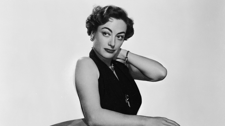 Joan Crawford black and white image