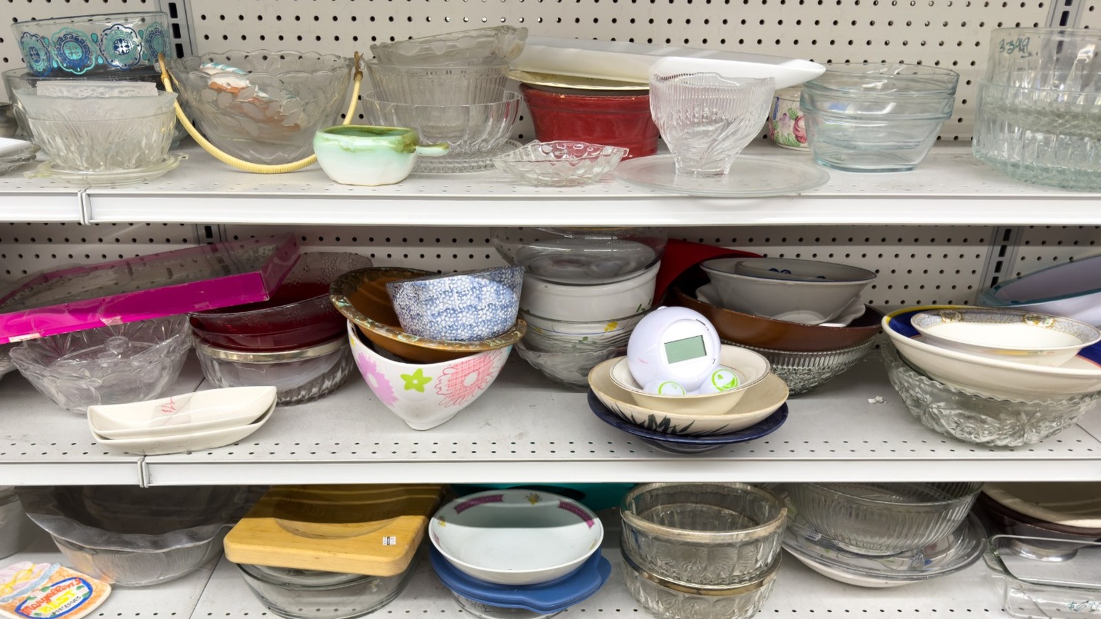 Keep Your Eyes Peeled, This Vintage Baking Dish Could Be Hidden At Your Thrift Store - Tasting Table