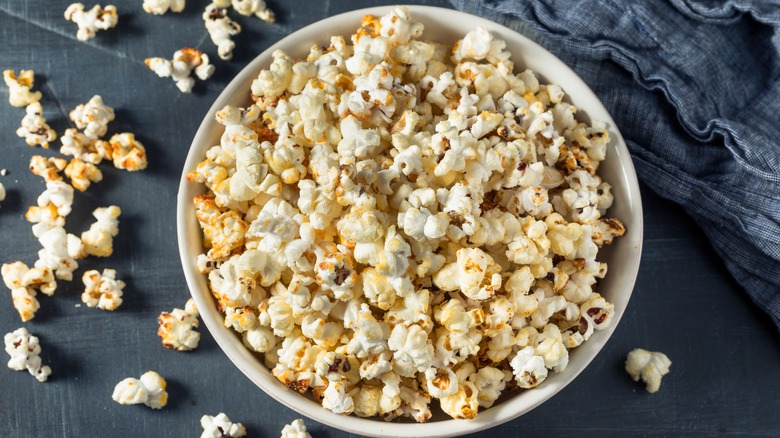 Left: regular popcorn; right: kettle corn