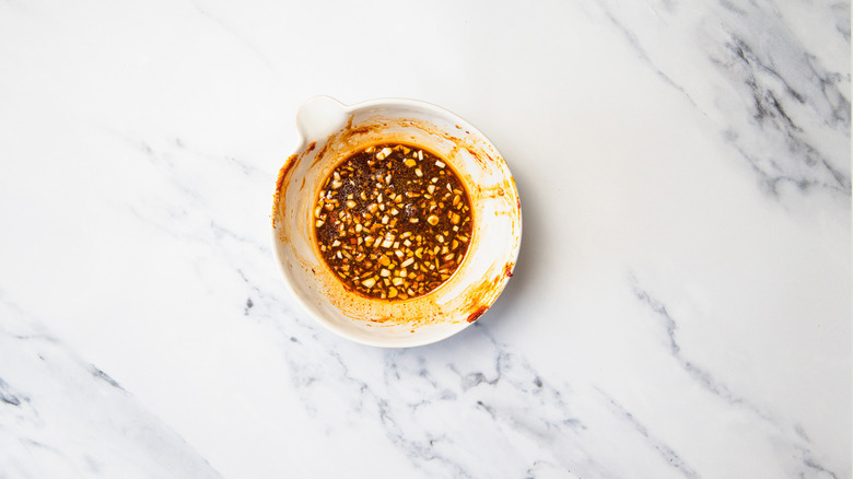 Chicken marinate in bowl.