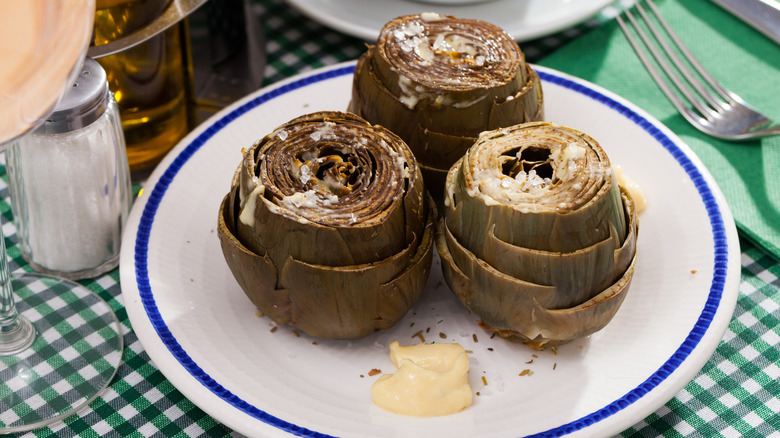 Steamed artichokes with kosher salt