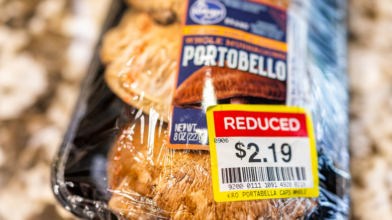 Discount sticker on package of mushrooms at a Kroger store in the US