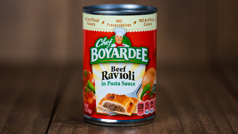 Can of Chef Boyardee Beef Ravioli on a wooden surface