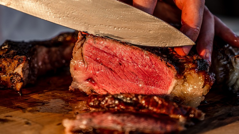 slicing medium rare tomahawk steak