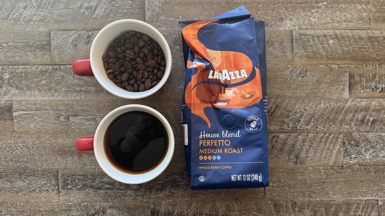House-blend Perfetto coffee with beans
