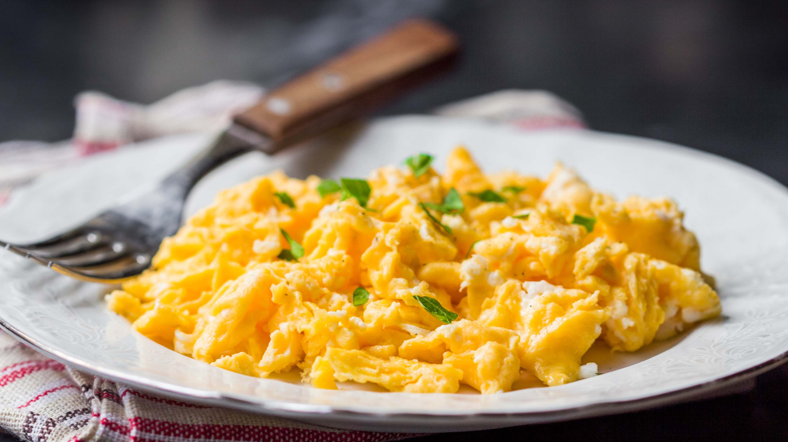 Trust Us, You Should Never Make Scrambled Eggs In Advance - Tasting Table