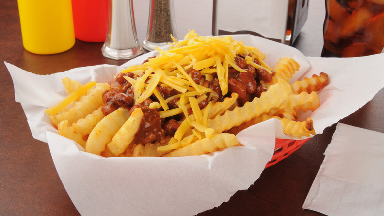 A basket of chili cheese fries