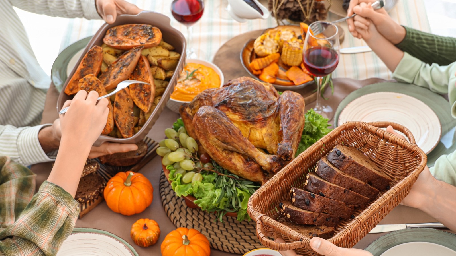 Lidl's 2024 Thanksgiving Dinner Feeds 10 People For Less Than $5 Each