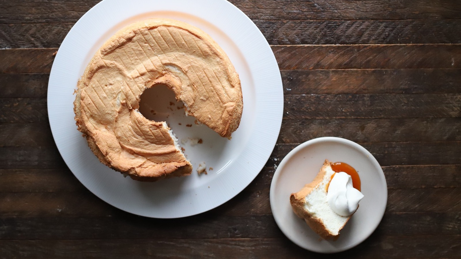 https://www.tastingtable.com/img/gallery/light-and-fluffy-angel-food-cake-recipe/l-intro-1670523580.jpg