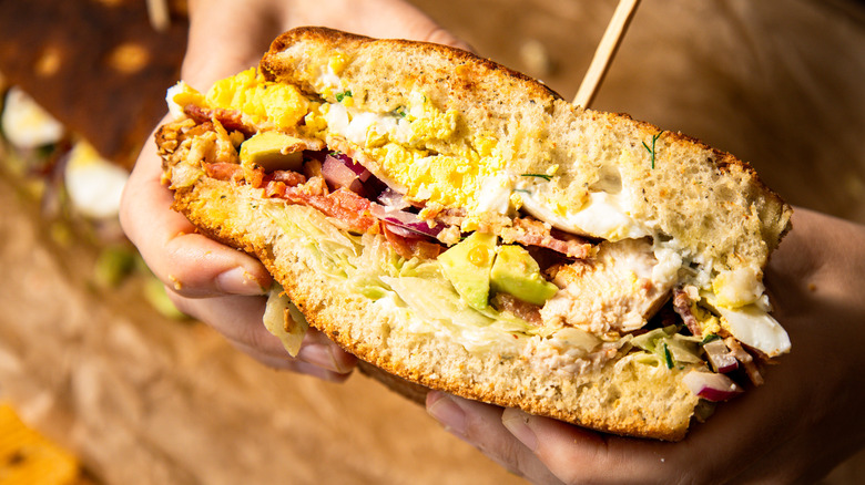 Holding a loaded Cobb sandwich with both hands