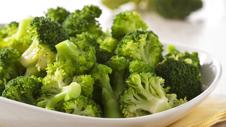 A bowl of steamed broccoli
