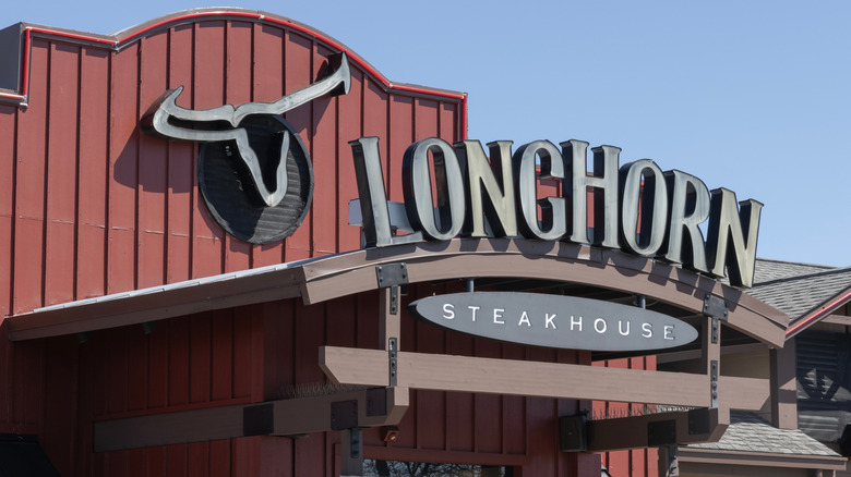 A large LongHorn Steakhouse sign above the restaurant entrance