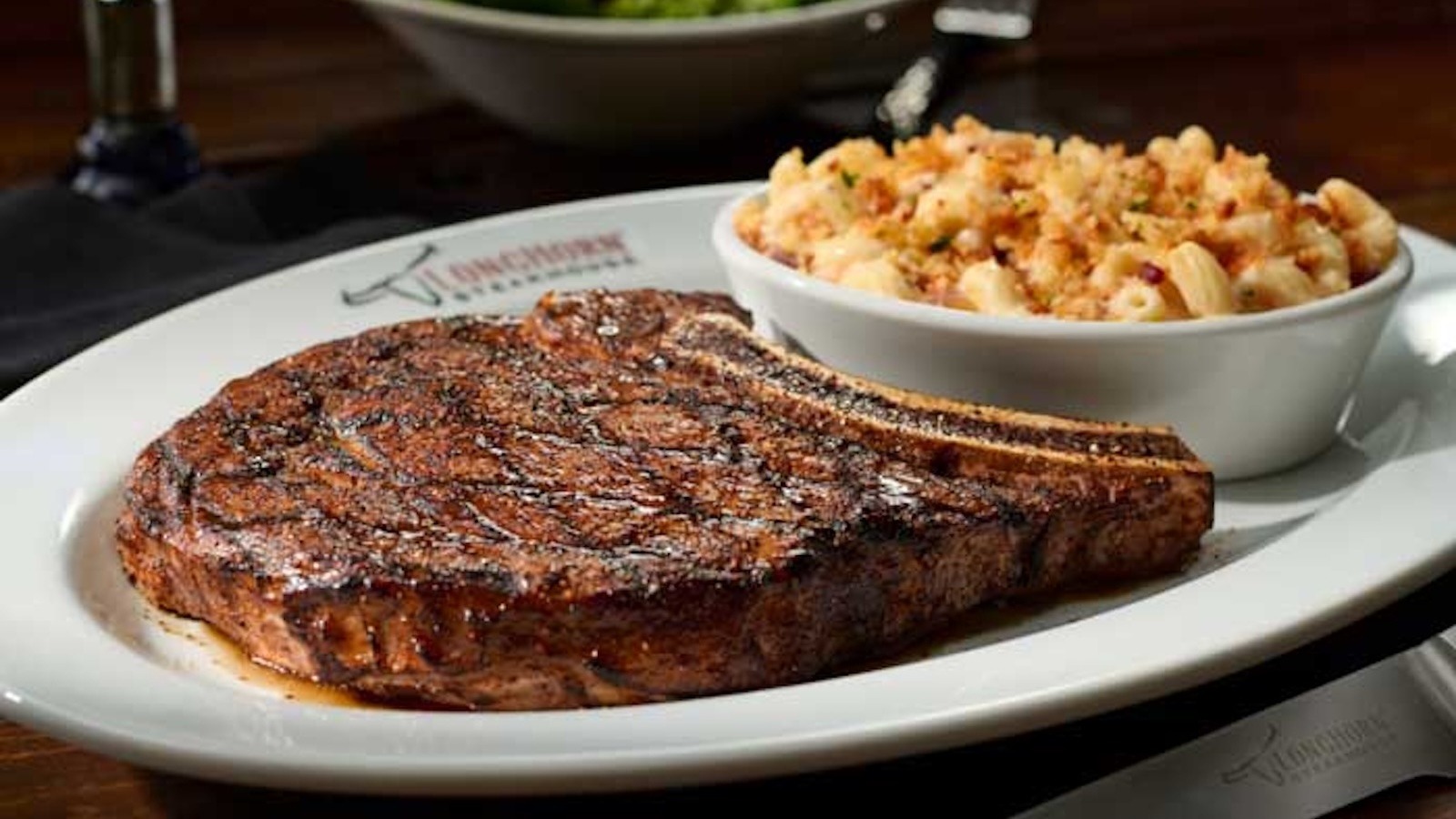 LongHorn Steakhouse Doesn't Take Reservations - But Here's How To Reduce Your Wait Time - Tasting Table