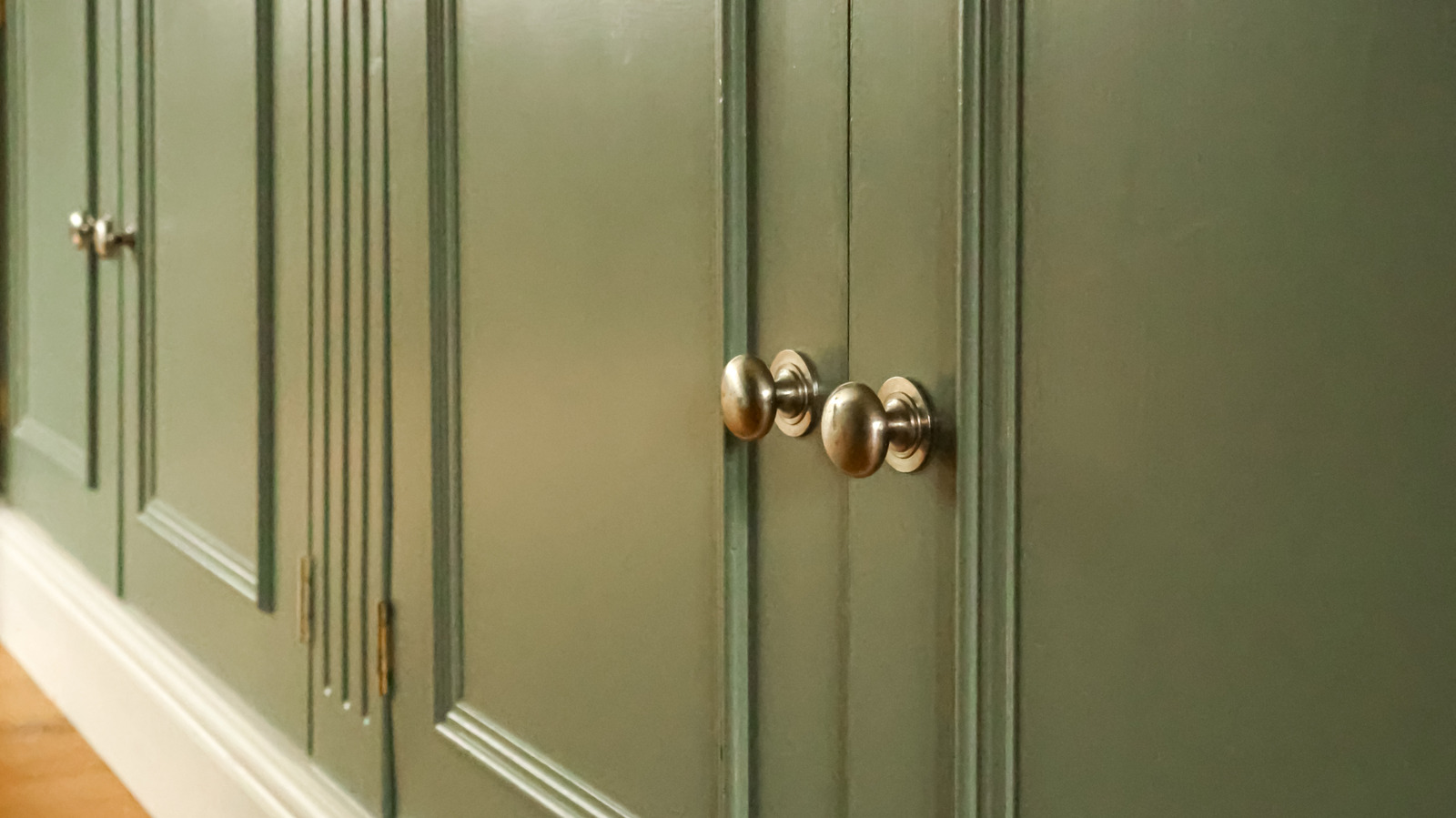 Loose Kitchen Cabinet Hardware? Here's The Cheap Fix - Tasting Table