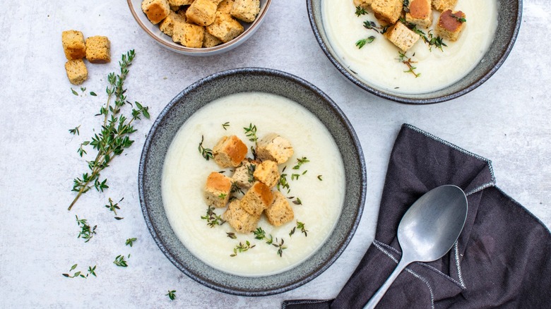cauliflower soup with croutons