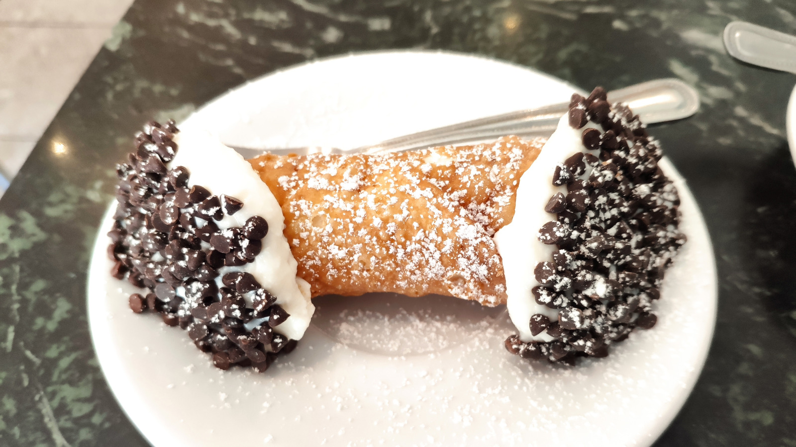 'Lovely Cannolis' - This Cash-Only Boston Dessert Shop Is Worth The Long Wait - Tasting Table