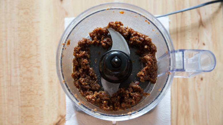 processed dates in food processor