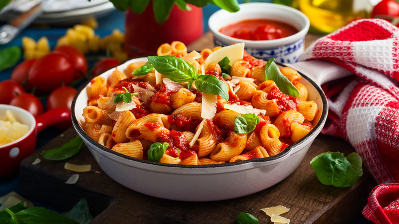 macaroni and tomatoes with cheese