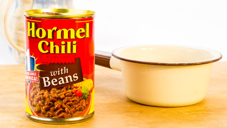 Hormel canned chili with bowl