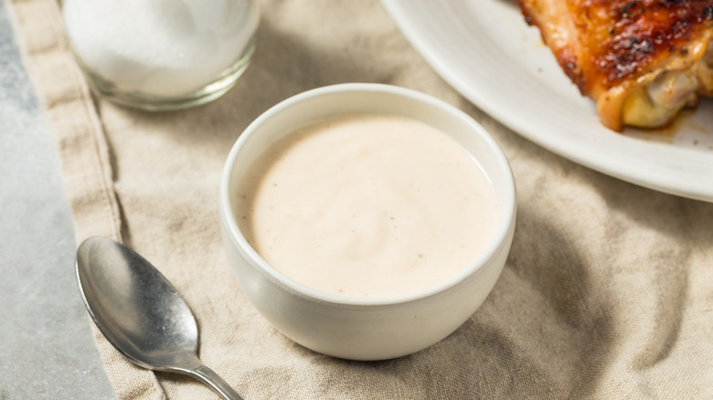 A bowl of Alabama white sauce