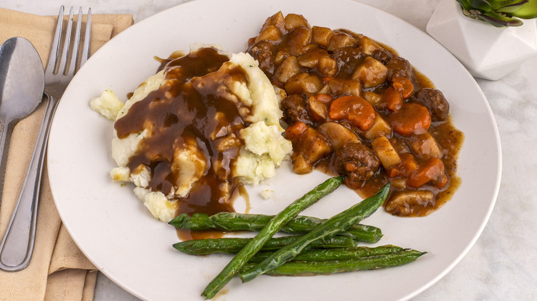 Stew, mashed potatoes, and green beans