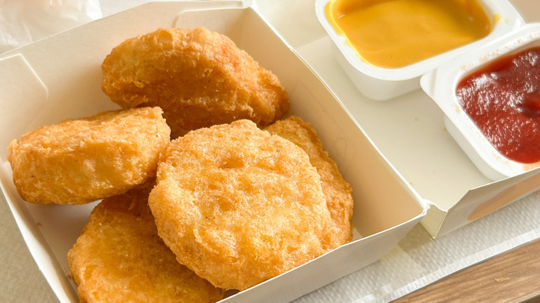 chicken nuggets with dipping sauces