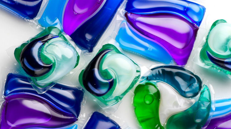 Various dishwashing tablets