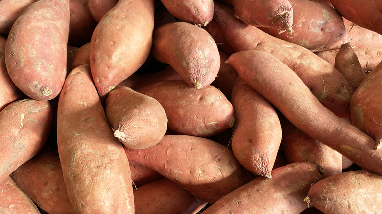 Sweet potatoes in a pile 