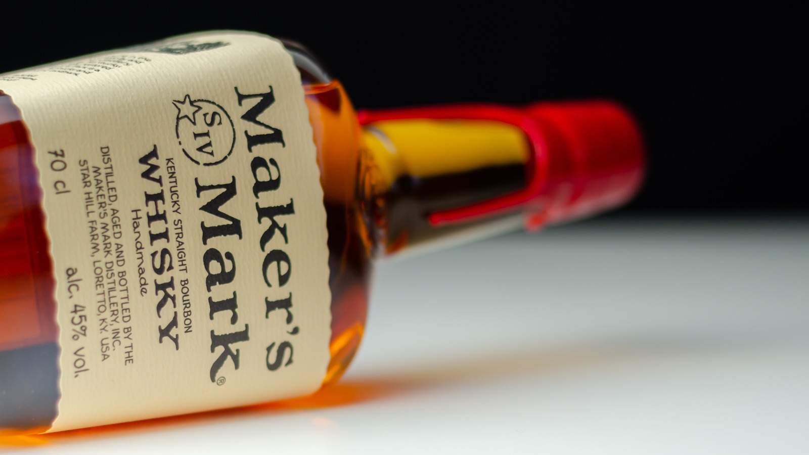 Maker's Mark Kentucky Straight Bourbon Whisky: The Ultimate Bottle Guide