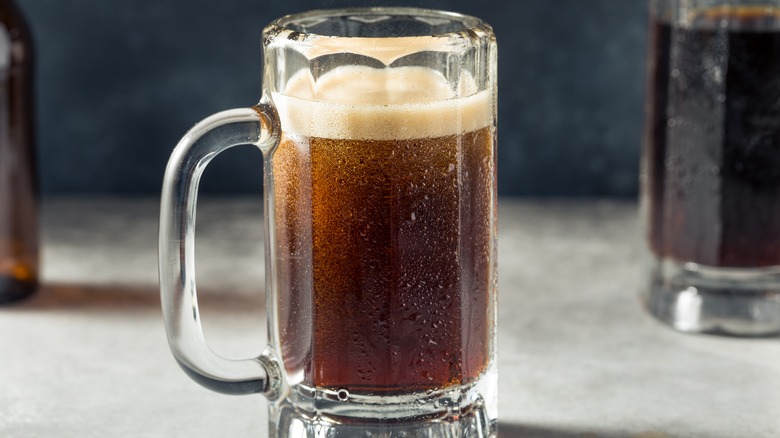 Frothy mug root beer