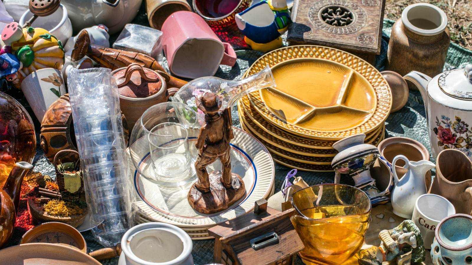 Many Thrift Stores Don't Want These Kitchen Items - But You Can Donate Them Elsewhere - Tasting Table