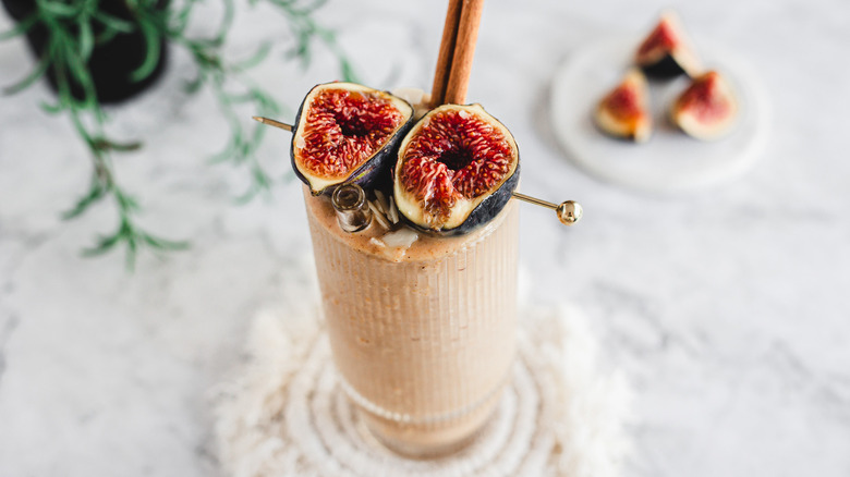 Fig-topped smoothie in glass