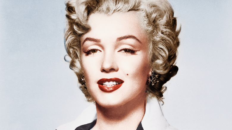 Marilyn Monroe with red lips and dangling earrings