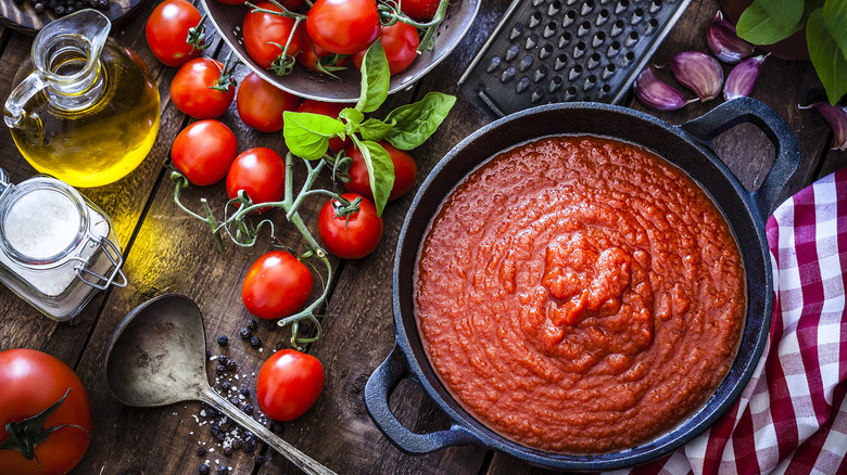tomato sauce beside fresh tomatoes
