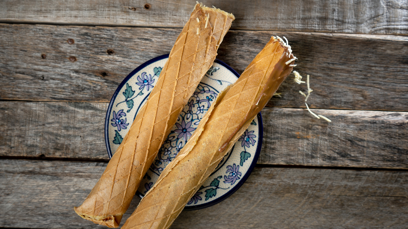 Marquesitas May Look Like Crepes, But One Crispy Detail Sets Them Apart - Tasting Table