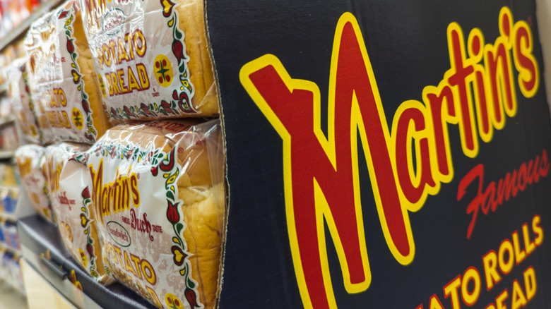 Martin's potato rolls bread display