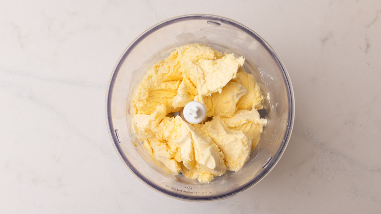 vanilla ice cream in blender
