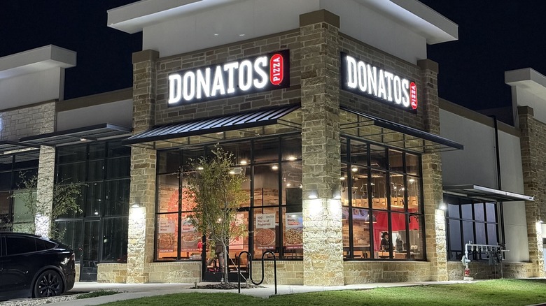 Donatos Pizza storefront at night