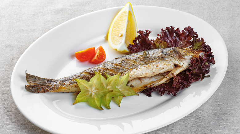 Grilled fish with carambola slices on a plate