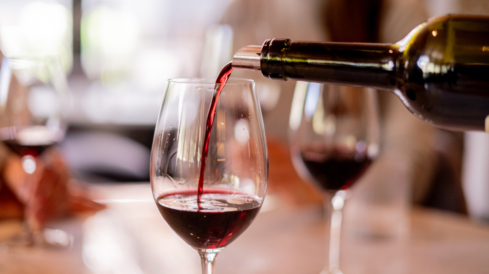 Merlot Vs Pinot Noir: The Differences Between 2 Popular Red Wines Everyone Should Know